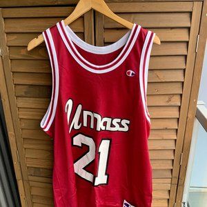 Vintage UMass Minutemen Basketball, #21 Marcus Camby Jersey. Size XL